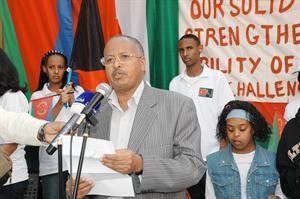 القائم بالاعمال في سفارة اريتريا قرماي فسهاصيون يلقي كلمته
﻿