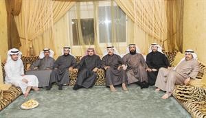 جانب من رواد ديوانية شبيب العجمي في ضاحية فهد الاحمد انور الكندري
