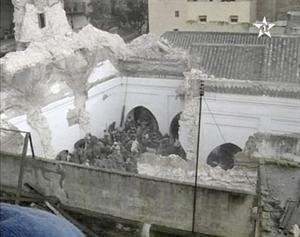 المسجد بعد انهيار مئذنته
﻿