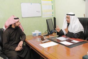 السلطان متحدثا للزميل ضاري المطيريسعود سالم