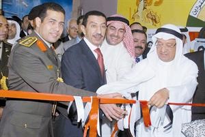 ديوسف العميري والسفير طاهر فرحات خلال افتتاح الجناح العسكري المصري﻿