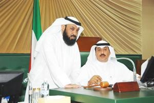 زيد العازمي ومانع العجمي خلال الجلسة﻿