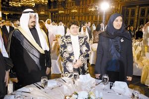  الشيخ احمد العبدالله والشيخة درشا الصباح والشيخة عايدة سالم العلي في مقدمة الحضور
