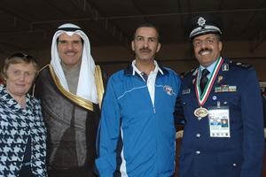 اللواء الشيخ احمد النواف مع الشيخ سلمان الحمود والرامي عبدالله الرشيدي في ختام البطولة﻿