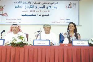 طالب البلوشي يدير احدى الندوات التطبيقية في مهرجان المسرح الخليجي العاشر بمشاركة الزميلة د نرمين الحوطي والكاتب الاماراتي اسماعيل عبدالله