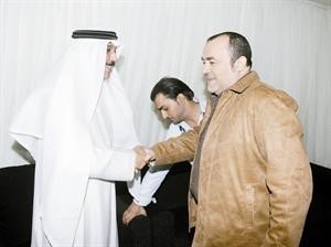 الزميل ياسر العيلة مع سفير الاغنية الخليجية عبدالله الرويشد في كواليس الحفل الثاني
