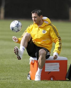 لاعب تشلسي فرانك لامبارد عليه مسؤولية كبيرة لوقف المد الايطالي اليوم

