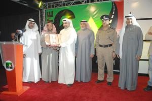 دفاضل صفر مكرما احد المهندسين العاملين في المشروع سعود سالم