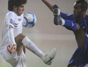 دخول قوي من لاعب الهلال اليمني على ناصر القحطاني