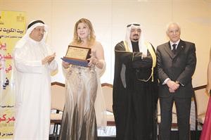 نجمة الجماهير نادية الجندي اثناء تكريمها﻿