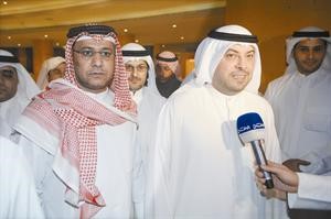 الشيخ طلال الفهد يتحدث للاعلام والى جانبه سند العجمي
﻿