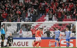 لاعب بنفيكا اوسكار كاردوزو يحتفل بهدفه في مرمى هرتا برلين افپ
