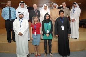 عبدالعزيز البابطين مع اعضاء نادي الادب العربي في الجامعة الاميركية﻿﻿احمد باكير﻿
