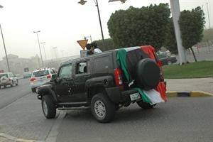 علم الكويت على احدى السيارات﻿