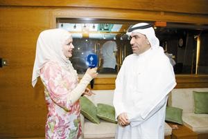 الزميل مفرح الشمري يتحدث للمذيعة حبيبة العبدالله
فريال حماد

