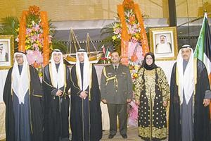 سالم الحمدان وحرمه والملحق العسكري خالد كمال والسكرتير الثاني احمد الشريم والسكرتير الثالث خالد الخليفة والملحق الديبلوماسي ابراهيم السند﻿