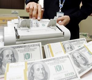 الدولار تراجع بشكل ملحوظ امام العملات﻿