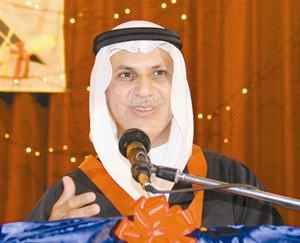 مبارك الساير متحدثا للحضور
