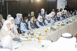 الطالبات يبدين اراءهن
