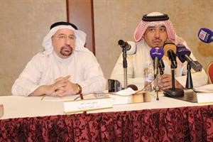 مشعل الهدبة متحدثا خلال المؤتمر الصحافي والى جانبه توفيق العيد﻿﻿كرم دياب﻿