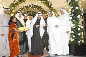 سمو رئيس مجلس الوزراء الشيخ ناصر المحمد يفتتح الملتقى الوطني كويتي وافتخر﻿
