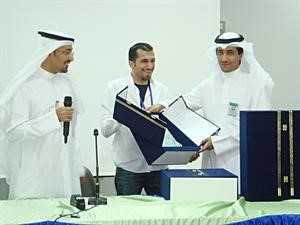 درع لاحد موظفي الجامعة العربية المفتوحة
