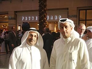 القنصل العام للقنصلية العامة للكويت في دبي طارق الحمد مع محمد الشايع
﻿