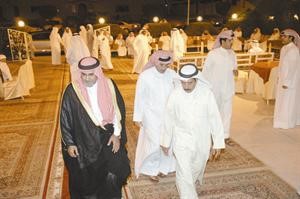 الشيخ احمد صباح السالم لدى وصوله الى الديوان