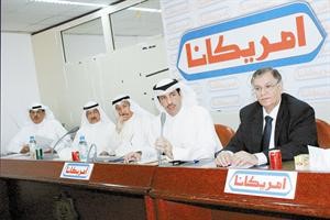 مرزوق الخرافي مترئسا الجمعية العمومية لـ امريكانا ويبدو د سيد دياب الاول من اليمين