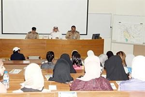 العقيد محمد الصبر و الملازم اول عبدالله بهمن خلال المحاضرة﻿