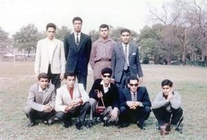 صورة جماعية مع الاصدقاء في جامعة نيويورك اكتوبر 1962﻿