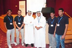 ويتوسط بعض المشاركين في برنامج قصة نجاح