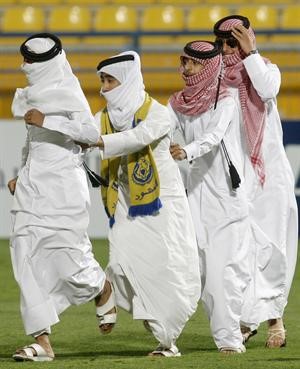 فرحة مشجعي الغرافة بالفوز بدرع الدوري القطري افپ