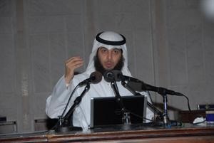 الداعية مشاري الخراز ملقيا محاضرته 