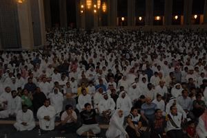 حضور غفير بالمسجد الكبير للاستماع الى المحاضرة الثانية للداعية الخراز كيف تتعامل مع الله
