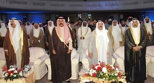 صاحب السمو الامير وسمو ولي العهد يتوسطان الرئيس جاسم الخرافي والشيخ جابر العبدالله﻿