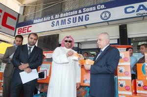 احمد مرحبا وعبدالعزيز اشكناني في جانب من عملية السحب﻿﻿احمد باكير﻿