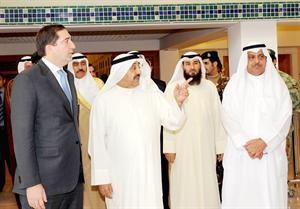 الرئيس جاسم الخرافي خلال جولته في مجلس الامة مع رئيس الوزراء الاردني﻿