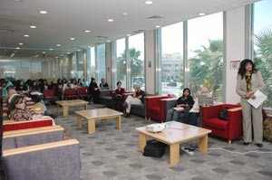 دسعاد علي تحاضر في الجامعة الاميركية كرم دياب