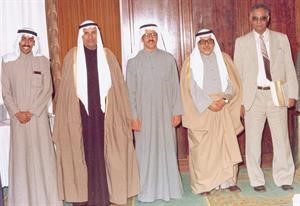  بدر المخيزيم يتوسط احمد البزيع ومحمد الرومي﻿