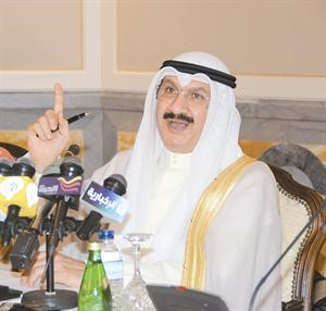 الشيخ سالم العبدالعزيز مستعرضا الاوضاع المحلية
