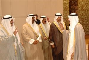 صاحب السمو الامير محييا كبار مودعيه الشيخ جابر العبدالله والشيخ فيصل السعود والشيخ مشعل الاحمد وسمو الشيخ ناصر المحمد﻿
