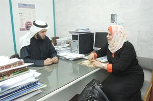 د عادل الدمخي متحدثا للزميلة ليلى الشافعي﻿﻿سعود سالم﻿