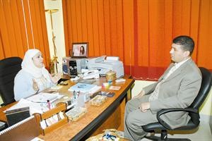 سعاد الهارون متحدثة للزميل عمر راشد
كرم دياب
