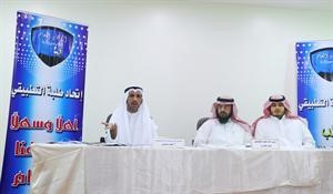 وليد الكندري واحمد مندني خلال المؤتمر الصحافي