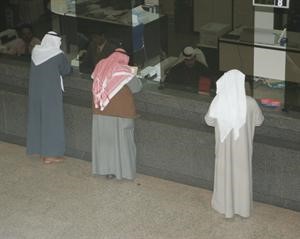 «الشال»: إلغاء الفائدة على القروض عقوبة للدولة وإلغاء لأحد خياراتها الإستراتيجية