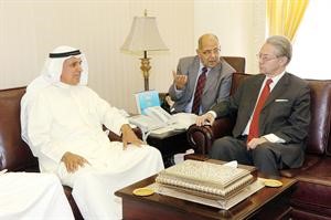 رئيس مجلس الامة بالانابة عبدالله الرومي خلال استقباله فيليب ماريني﻿
