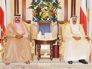 صاحب السمو الامير خلال استقباله سمو ولي العهد الشيخ نواف الاحمد