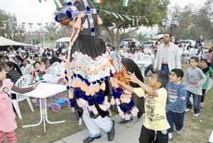 شرف واستعراض الحصان مع الاطفال﻿
