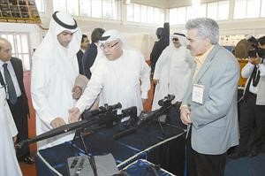 والمميزات الفنية للاسلحة الموجودة في المعرض